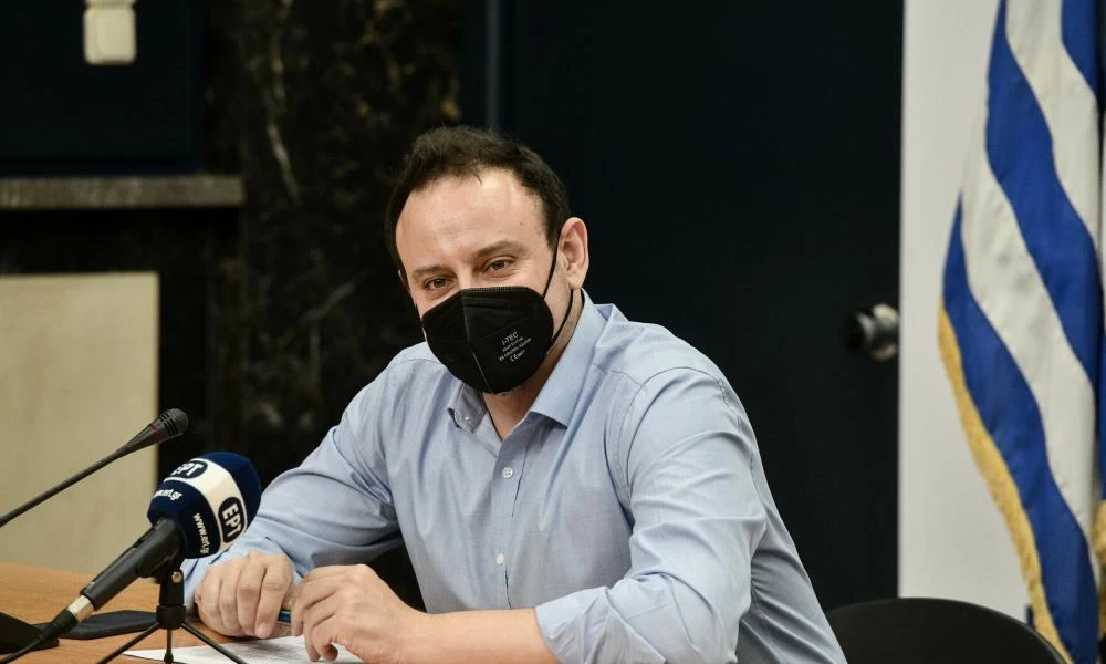 Μαγιορκίνης: Είναι υπερβολή να μιλάμε για 10.000 κρούσματα την ημέρα
